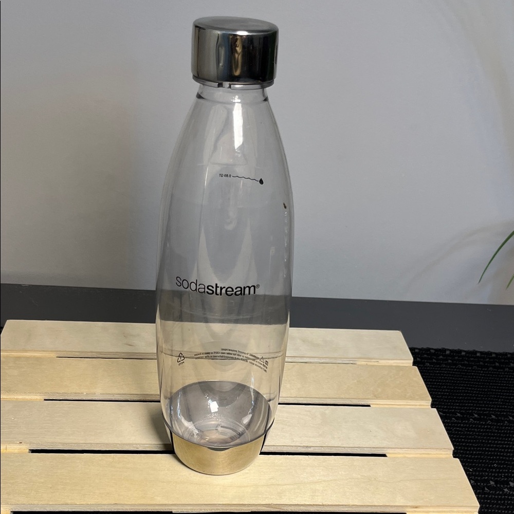 SodaStream Transparent Bottle with Metallic Cap and base .89 qt